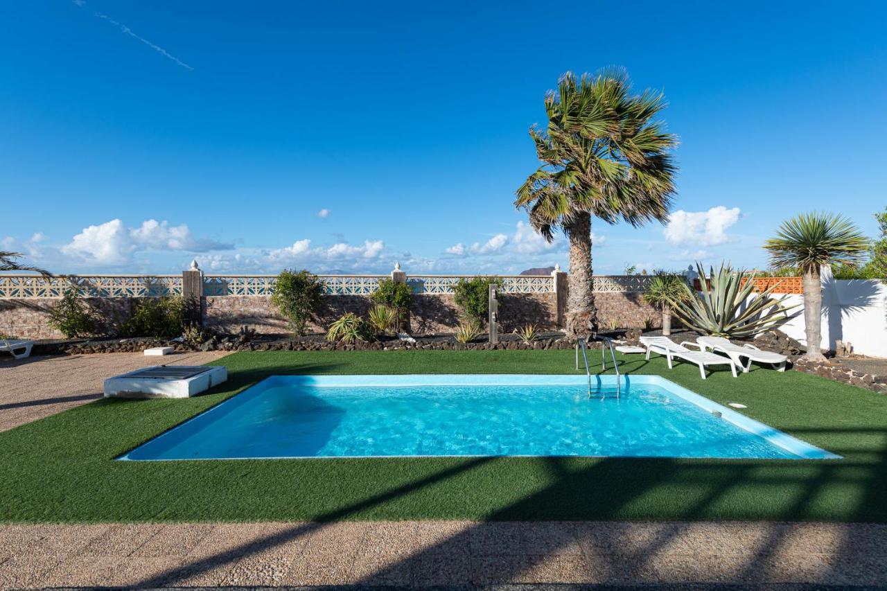 Homeforguest Apartment With Pool And Terrace 1 Min From The Beach Corralejo Exterior photo